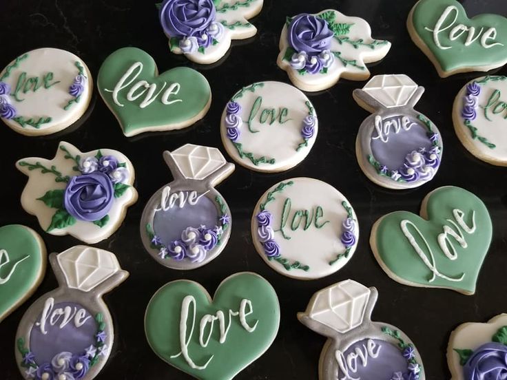 Romantic Decorative Cookies with Floral Motifs in Elegant Pastel Colors.