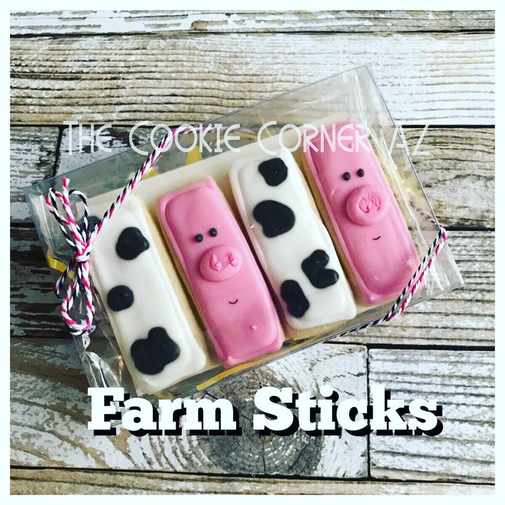 Whimsical Farm-Themed Cookie Designs Featuring Playful Pig and Cow Motifs