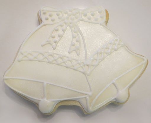 Charming Wedding Bell Cookie: Elegantly Frosted Delight for Bridal Celebrations.