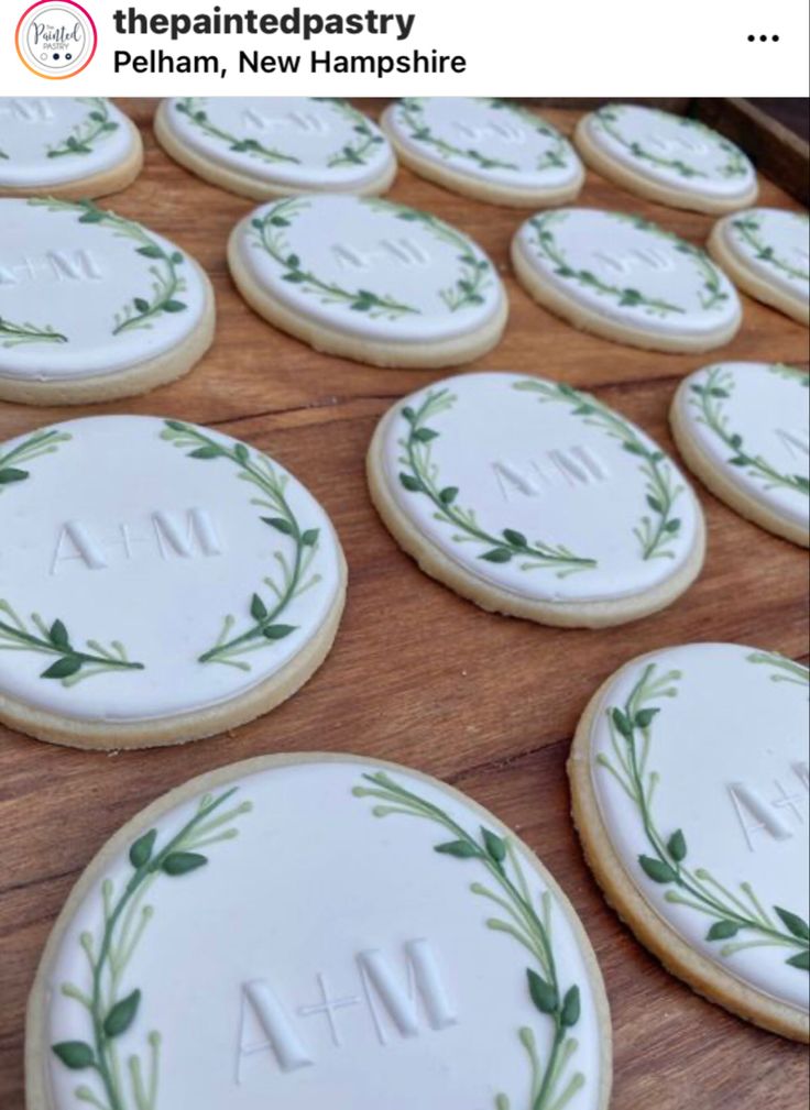 Elegantly Designed Floral Cookies Showcase Sophisticated Botanical Charm.