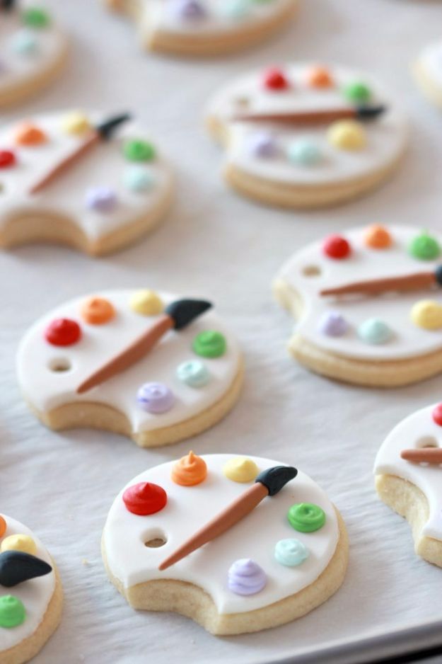 Vibrant Painter's Palette Cookies: A Colorful Treat for Art-Themed Events.