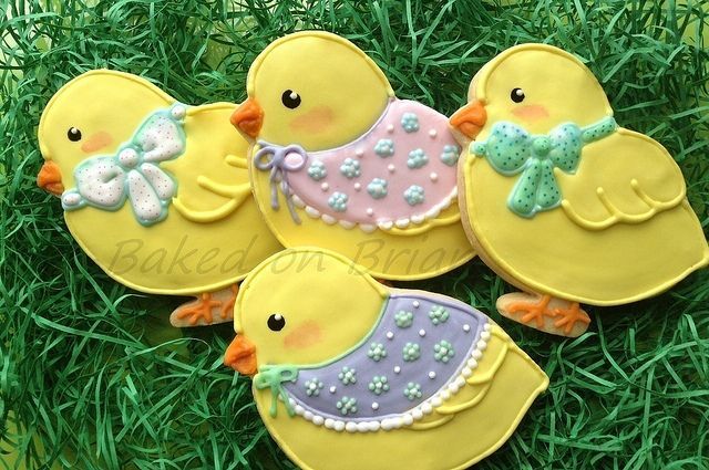 Charming Pastel Chick Cookies: Delightful Treats for Spring Celebrations.