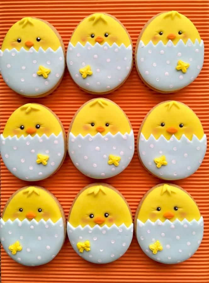 Whimsical Chick Motif Cookies Decorated in Pastel Colors for Festive Celebrations.