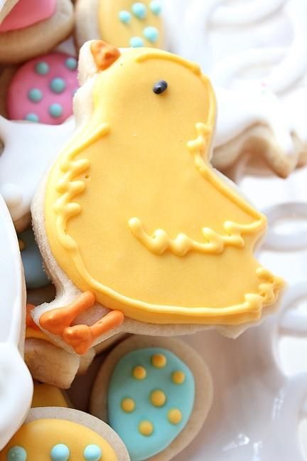 Charming Colorful Cookie Designs: Playful Yellow Chick and Pastel Polka Dots Delight.