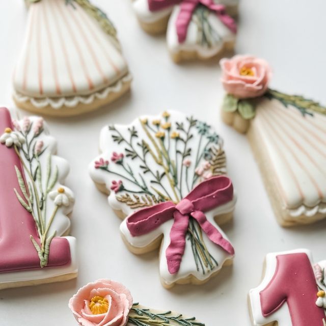 Elegant Wedding-Themed Cookies: Artistry Meets Deliciousness.