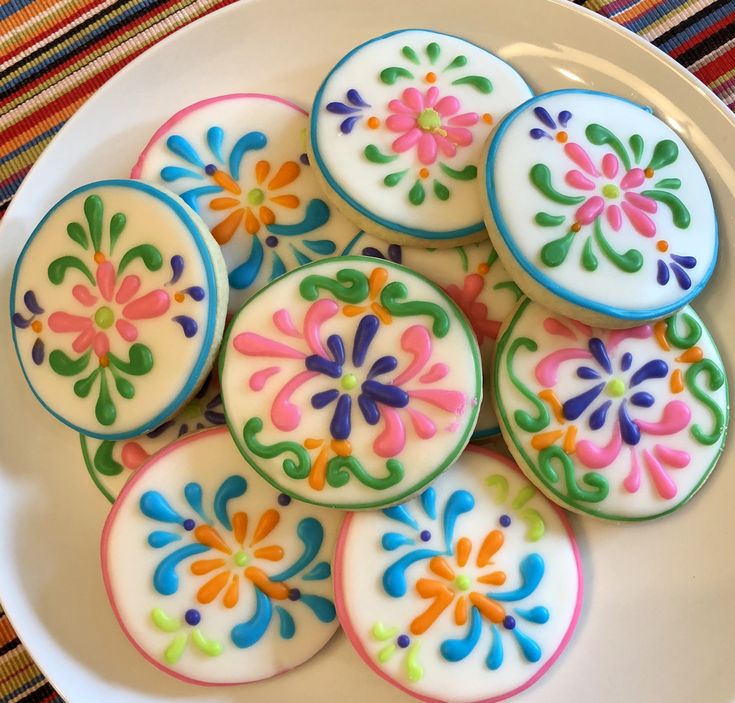 Vibrant Floral Cookies Inspire Playful Pastel Nail Art Design