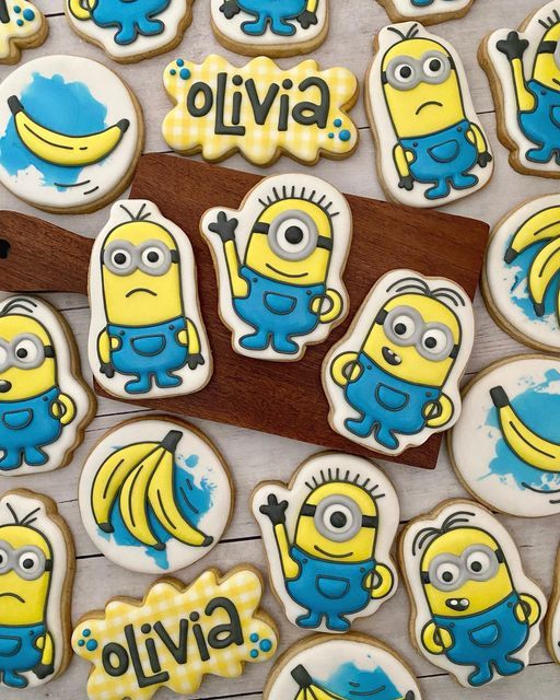 Playful Minion-Inspired Colorful Cookie Decorations Create a Whimsical Dessert Display.