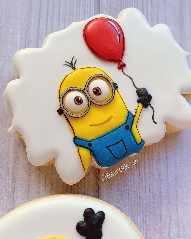 Cheerful Minion Cookie Design with Red Balloon: A Vibrant Treat for Festive Occasions.