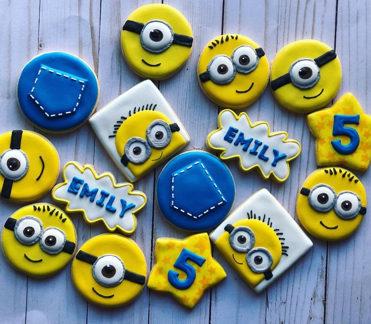 Playful Minion-Themed Colorful Cookies Perfect for Celebrations.