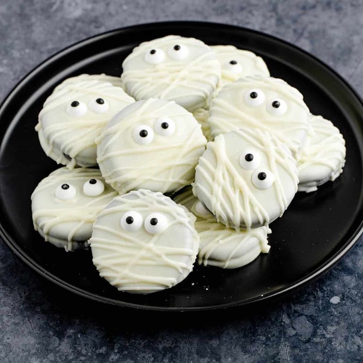 Whimsical Mummy Cookies: Spooky Sweet Treats for Halloween Celebrations