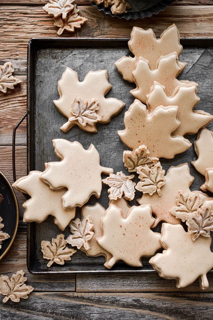 Autumn Leaf-Shaped Sugar Cookies: A Cozy Treat for Fall Gatherings.