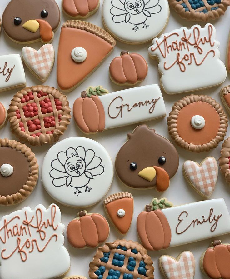 Thanksgiving-Themed Decorative Cookies: Festive Turkeys, Pumpkins, and Pies in Warm Autumnal Tones.