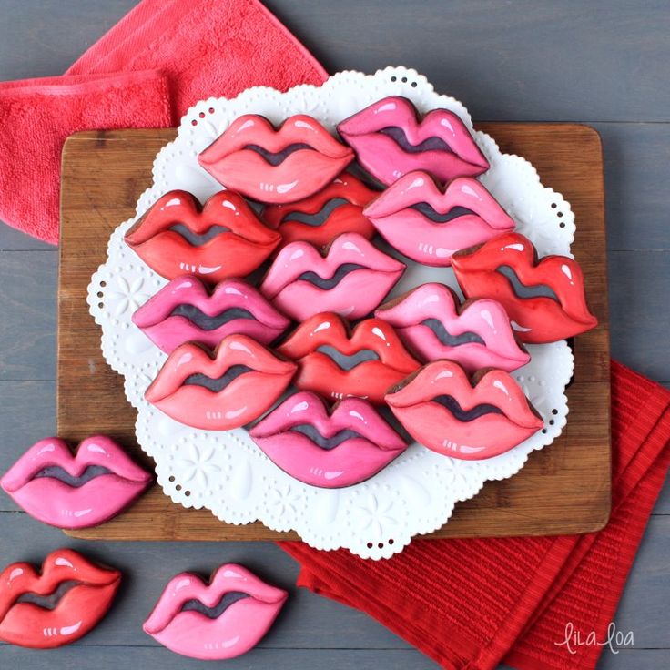 Playful and Eye-Catching Vibrant Lip-Shaped Cookies for Themed Celebrations.