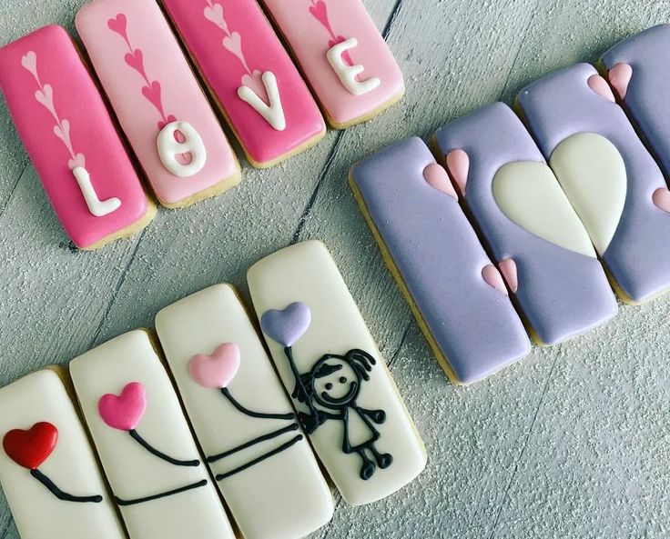 Charming Pink and Purple Heart-Adorned Cookie Designs for Romantic Occasions.