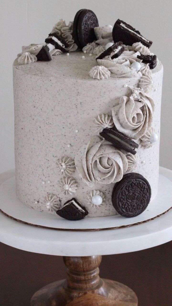 Elegant Creamy Cake with Whipped Frosting, Oreo Topping, and Exquisite Rose Designs.