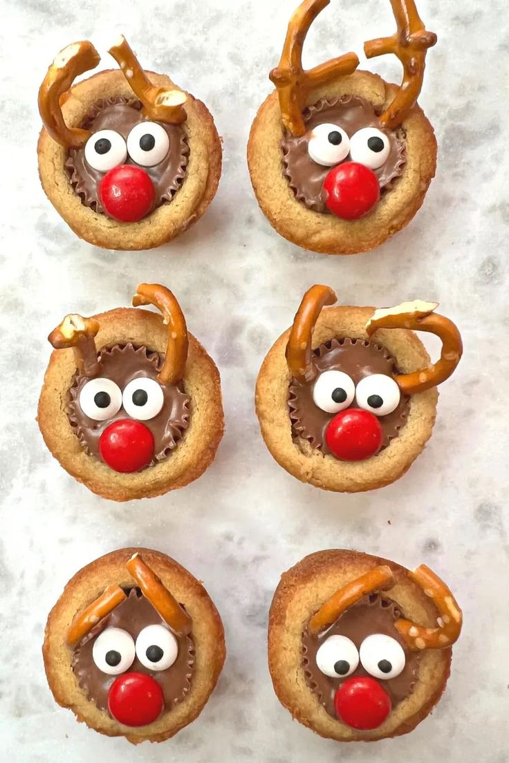 Delightful Reindeer-Themed Cookies for Festive Holiday Gatherings.