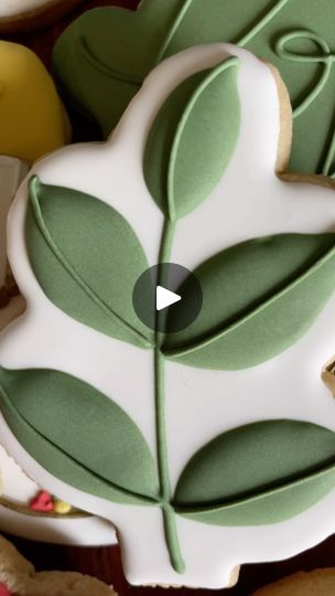 Elegant Leaf-Shaped Cookie Design with Green Fondant Accents for Nature-Themed Events.