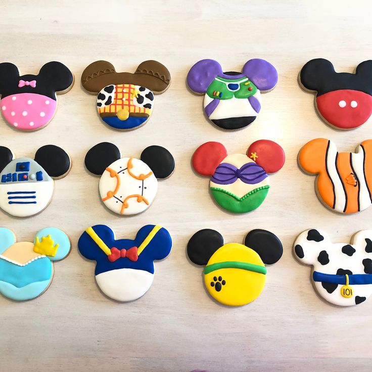 Playful Mickey Mouse Cookie Designs: A Colorful Blend of Nostalgia and Artistry for Celebrations.