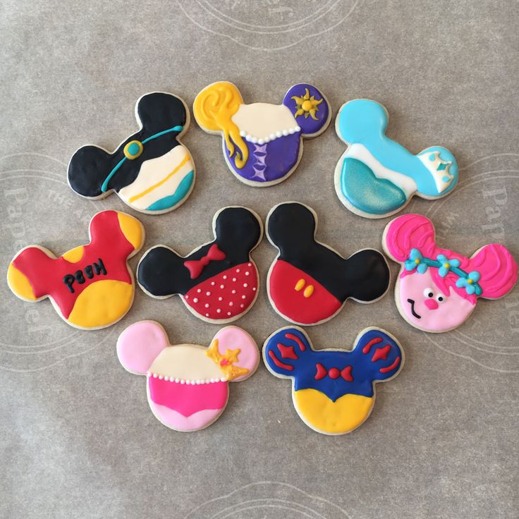 Whimsical Mickey Mouse-Themed Cookies: Vibrant Designs for Fun Parties.