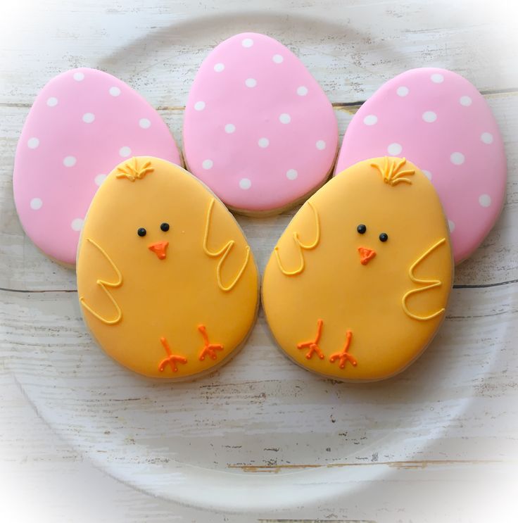 Whimsical Spring Cookie Designs: Cute Chicks and Playful Polka Dot Eggs