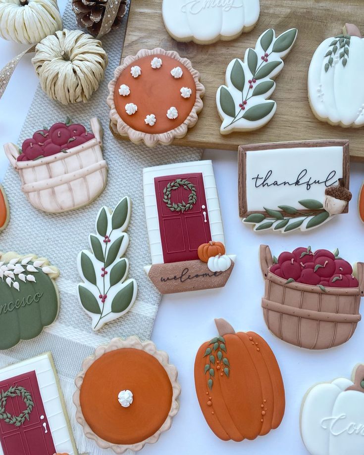 Cozy Autumn-Themed Cookies: Festive Designs for Fall Celebration