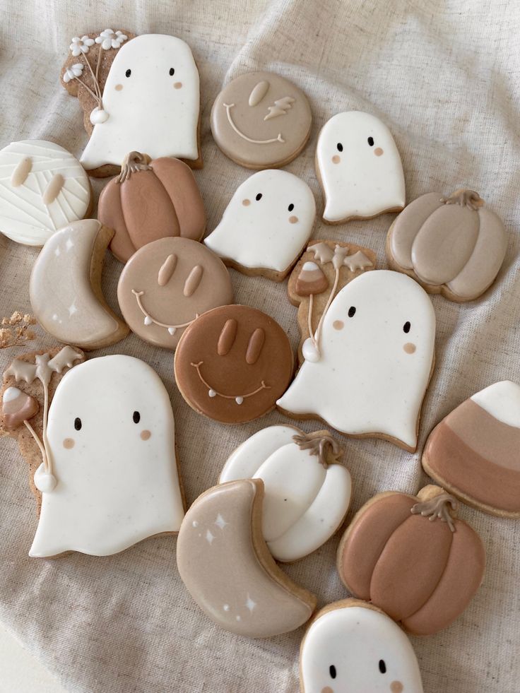 Playful Halloween Cookie Collection Features Whimsical Ghosts and Cheerful Pumpkins in Cozy Autumn Colors.