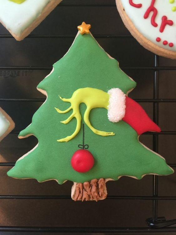 Whimsical Christmas Tree Cookie Design Festooned with Vibrant Icing and Festive Accents.