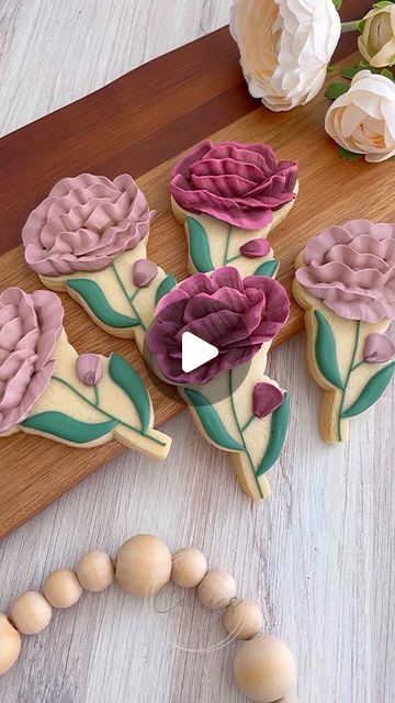 Artisanal Floral Cookies Adorned with Intricate Icing in Pastel Shades.