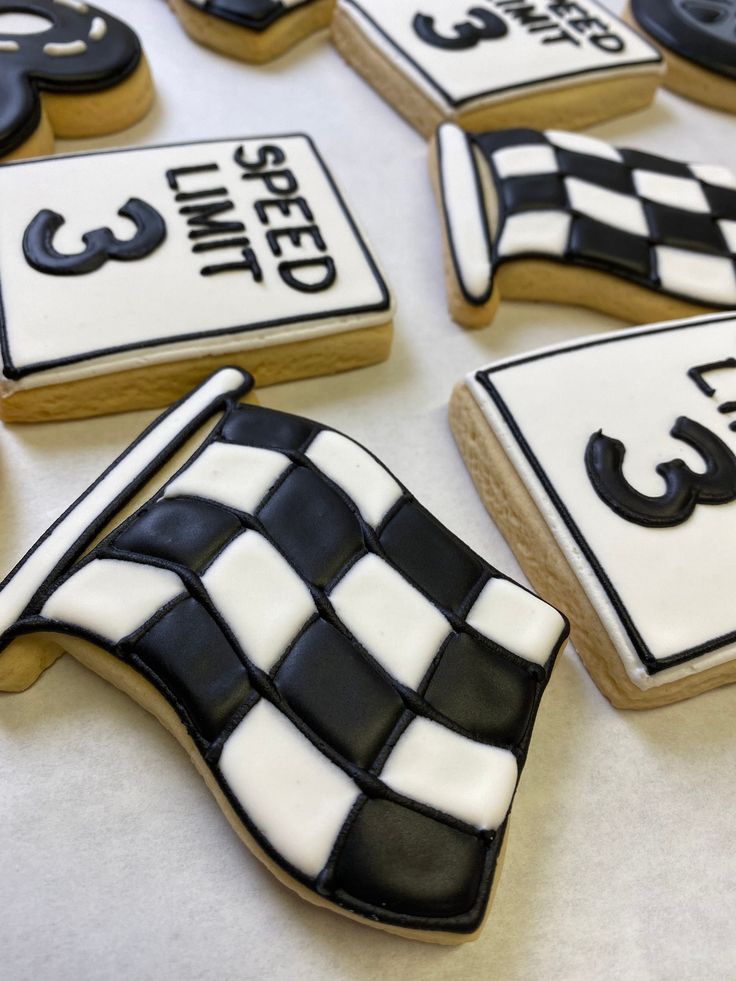 Playful Race-Themed Cookies: Bold Checkered Flags and Speed Limit Signs for Racing Events and Inspired Nail Art.