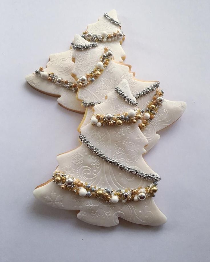 Sophisticated Festive Christmas Tree Cookies with Intricate Icing and Elegant Embellishments.