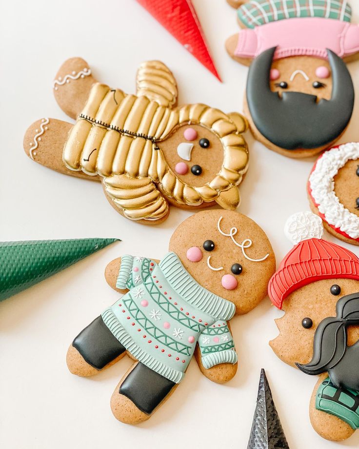 Festive Gingerbread Cookies: Adorable Designs and Charming Holiday Accents.