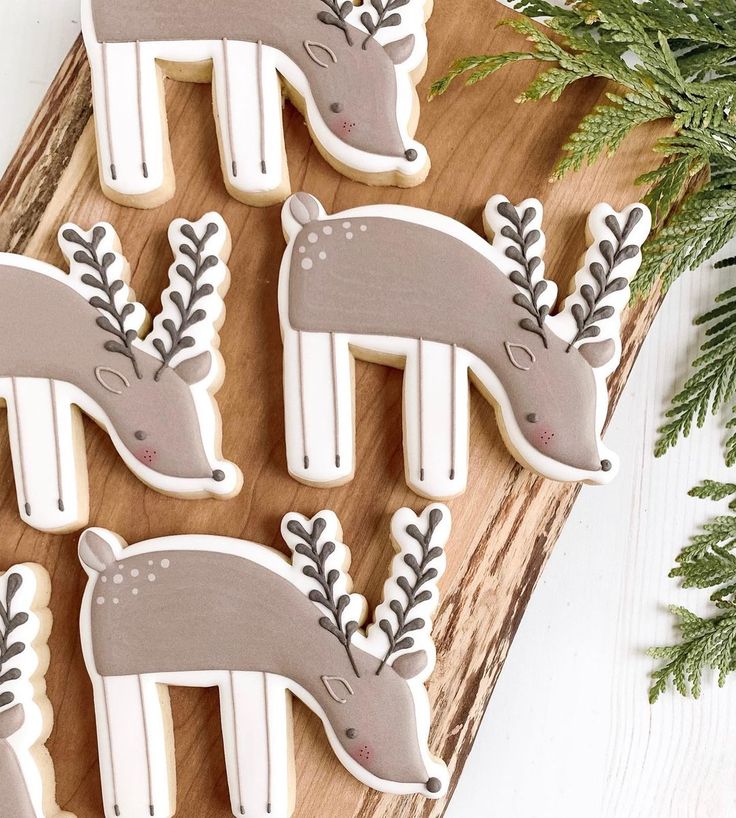 Charming Reindeer-Shaped Cookies: Festive Delights for Holiday Gatherings