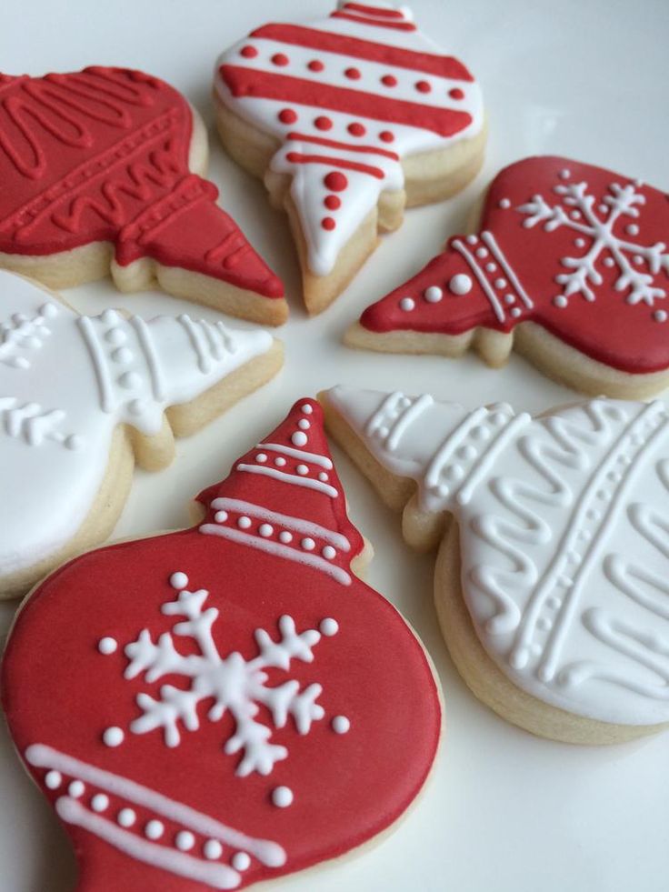 Festive Ornate Cookies Inspire Coordinated Holiday Nail Designs