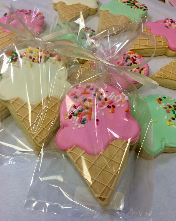 Vibrantly Frosted Ice Cream Cone Cookies: A Festive Treat for Celebrations.