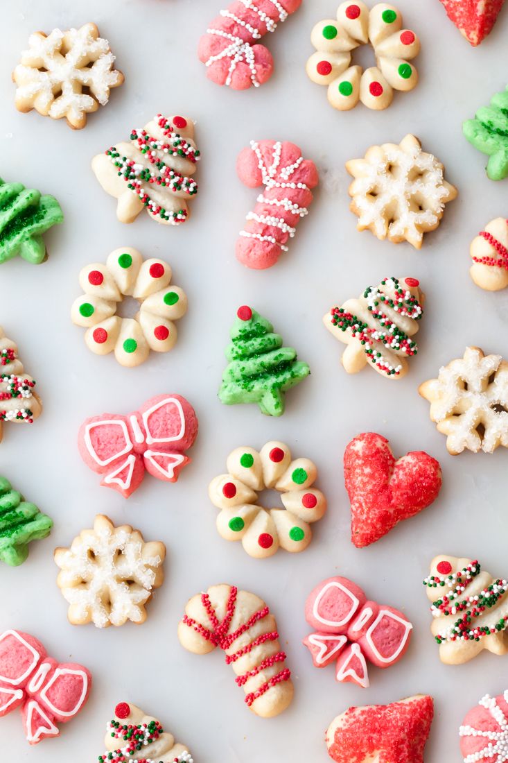 Vibrant Holiday Cookies: Festive Shapes and Cheerful Decorations