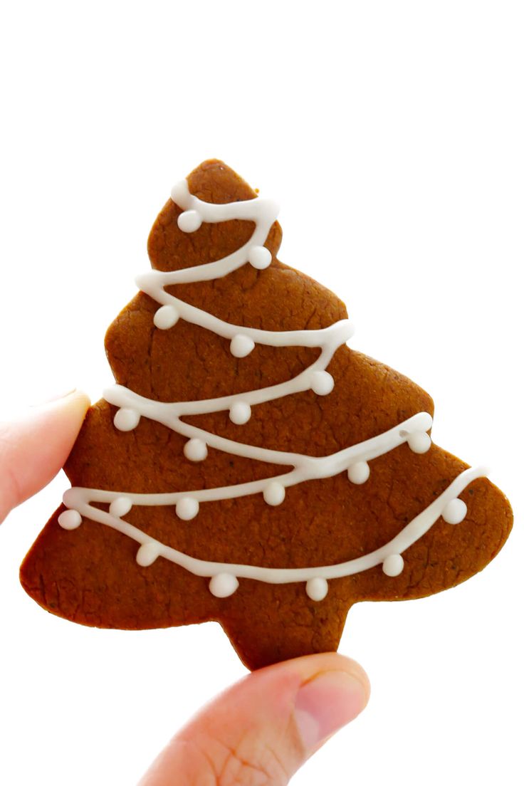 Charming Gingerbread Christmas Tree Cookie Design for Festive Cheer.