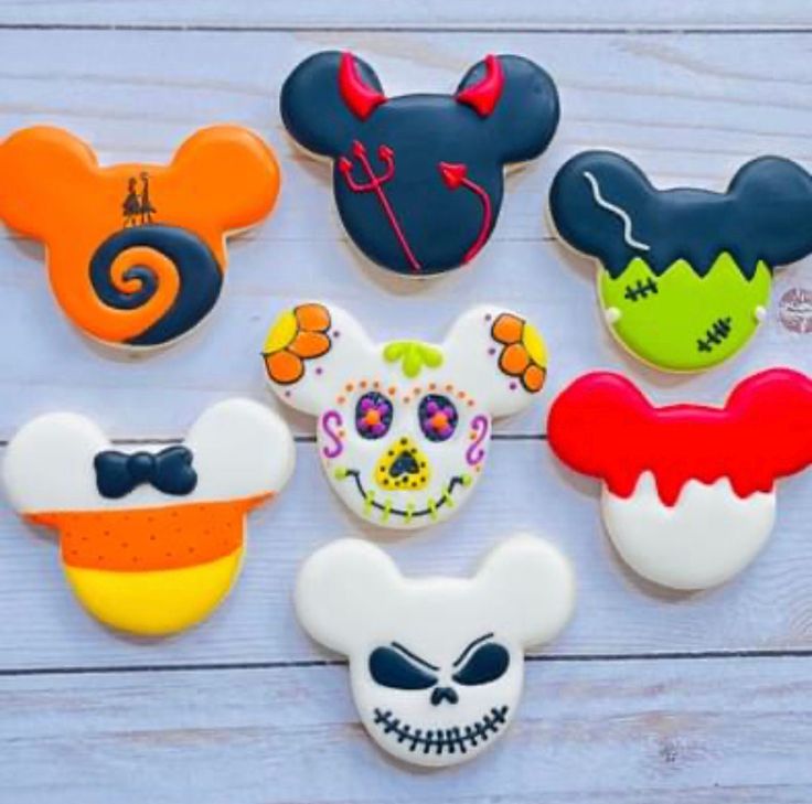 Playful and Colorful Iconic Mouse-Shaped Cookies for Festive Celebrations.