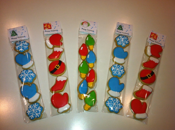 Vibrantly Designed Holiday Cookie Sets for Festive Celebrations.