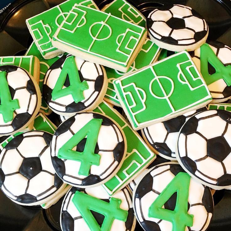 Playful Soccer-Themed Cookies: Round Soccer Balls and Green Football Fields for Festive Celebrations.