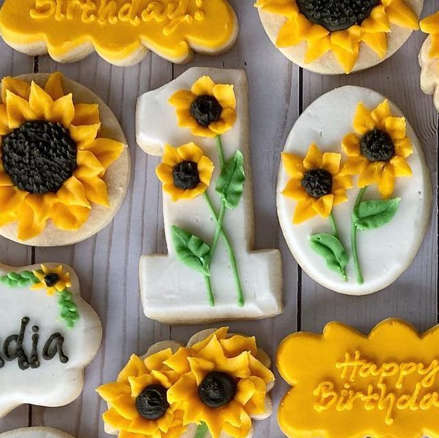 Festive Sunflower-Decorated Cookies with Vibrant Accents