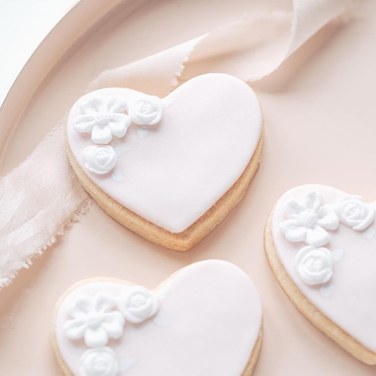 Elegant Heart-Shaped Cookies with Floral Icing: A Romantic Touch for Special Occasions.