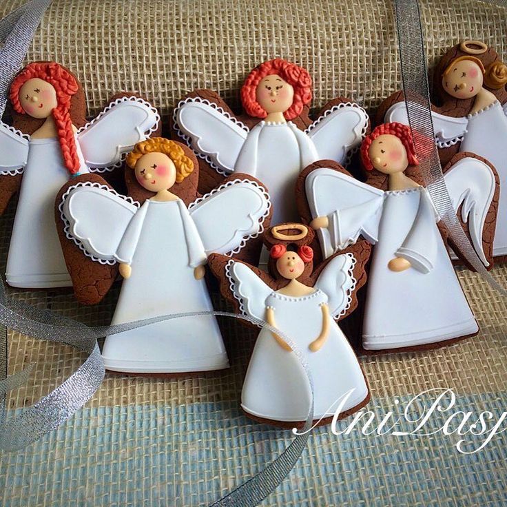 Charming Angel-Themed Cookies with Intricate Details and Festive Appeal