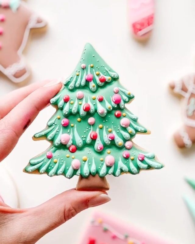 Cheerful Christmas Tree Cookie Design with Vibrant Icing and Decorations.