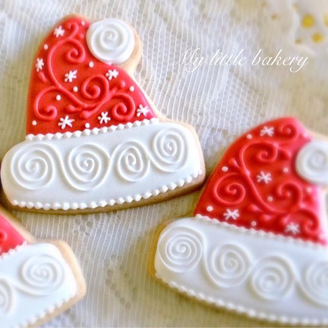 Charming Santa Hat Cookie Designs Perfect for Holiday Celebrations