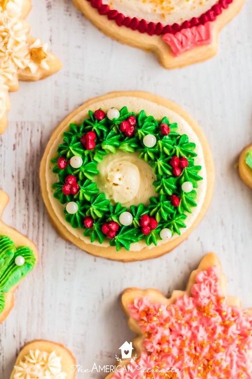 Festive Holiday Cookies: Elegant Wreaths with Colorful Designs and Traditional Motifs.