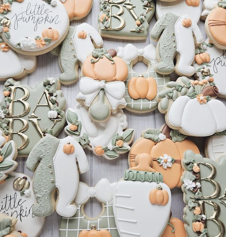 Charming Autumn Cookie Decorations in Soft Pastels with Adorable Seasonal Designs.