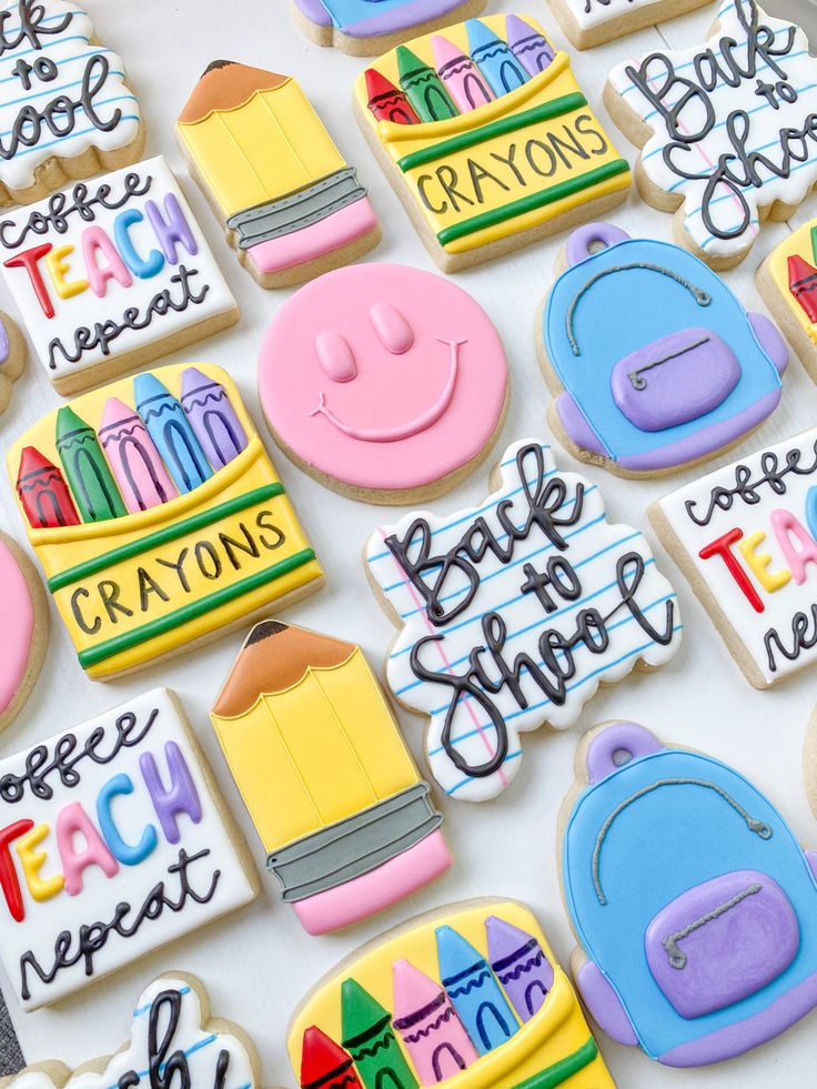 Vibrant School-Themed Cookie Designs for a Playful Back-to-School Celebration.