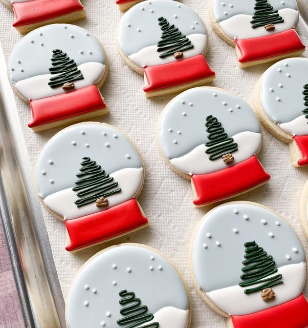 Whimsical Snow Globe Cookies for Festive Gatherings