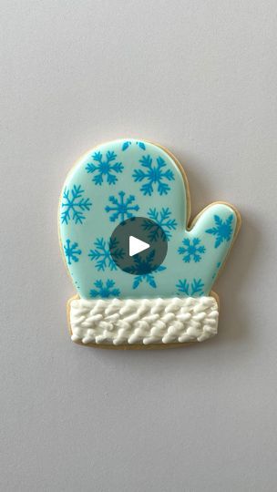 Festive Mittens-Shaped Cookie Design with Snowflake Patterns and Knitted Icing.