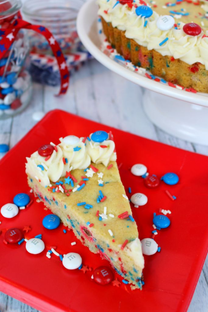 Vibrant Cake Slice: A Festive Delight on a Bright Red Plate.